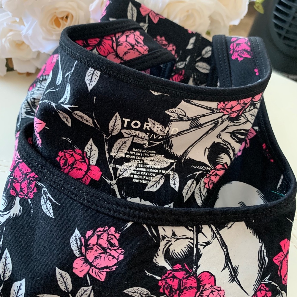 BLACK FLORAL SKULL LONGLINE WICKING SPORTS BRA